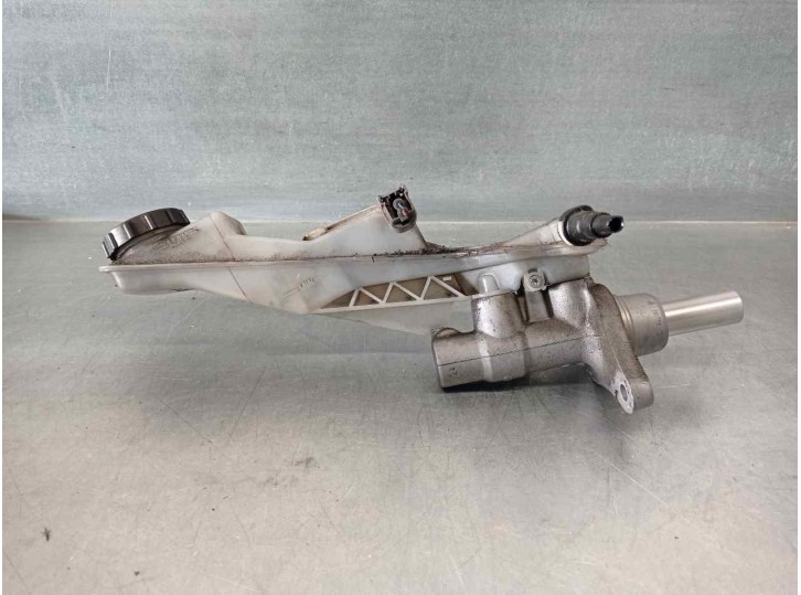 Recambio de bomba freno para mazda cx-5 2.0 cat referencia OEM IAM KDY44340ZA  