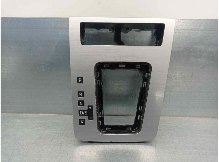 Recambio de molduras delanteras para skoda octavia combi (5e5) 1.5 16v tgi bivalent. gasolina / cng referencia OEM IAM 1021756LL