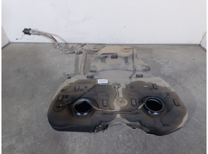 Recambio de deposito combustible para subaru legacy kombi/outback b14 2.0 cat referencia OEM IAM 42013YC001 42012YC002 CESTA 19