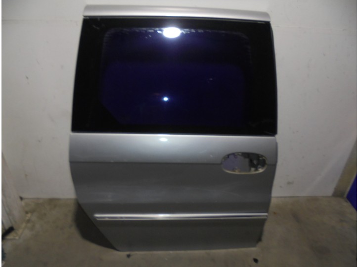 Recambio de puerta lateral corredera derecha para kia carnival ii 2.9 crdi cat referencia OEM IAM K54A72020D GRIS 5 PUERTAS