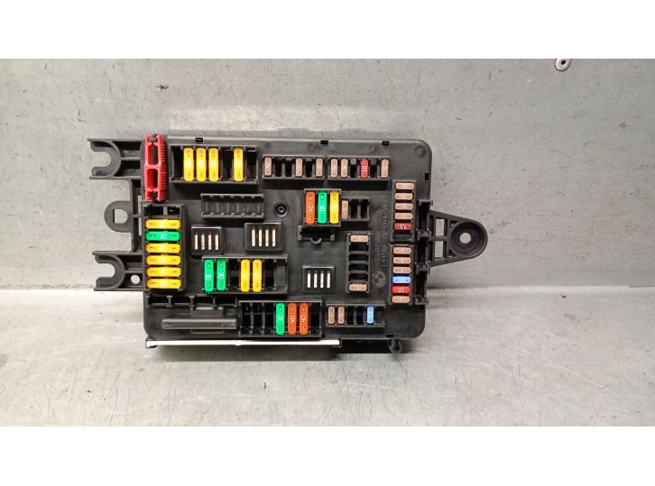 Recambio de caja reles / fusibles para bmw 3 (f30, f80) 330 e referencia OEM IAM 6114938907 6114938907 