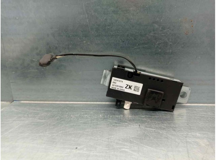 Recambio de antena para opel insignia berlina 2.0 cdti cat referencia OEM IAM 13241374 421251063 