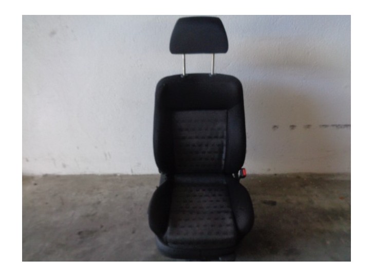 Replacement front right seat for Volkswagen Passat Saloon (3B3) 1.9 TDI OEM IAM reference 3B0881106BA BLACK AND G FABRIC