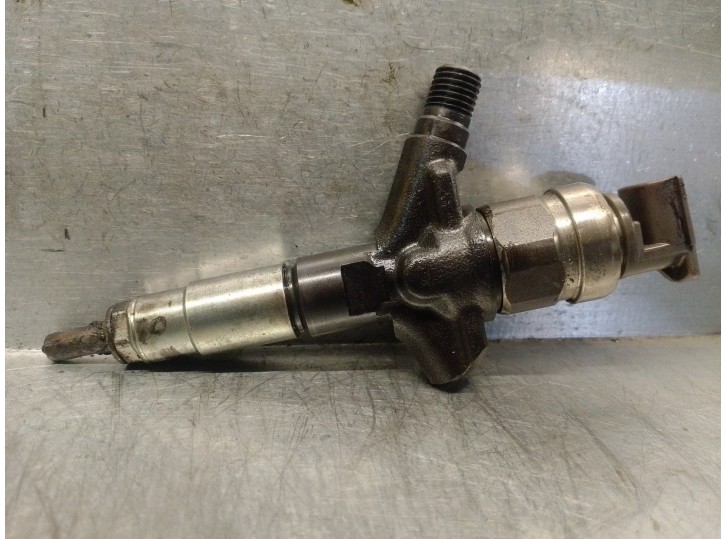 Replacement injector for Subaru Legacy Estate/Outback B14 2.0 CAT OEM IAM reference 16613AA030 16613AA030 DENSO