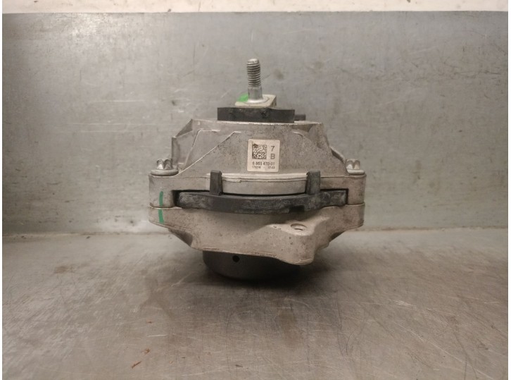 Replacement right engine mount for BMW 3 (F30, F80) 330e OEM IAM reference 6865470 22116865470 