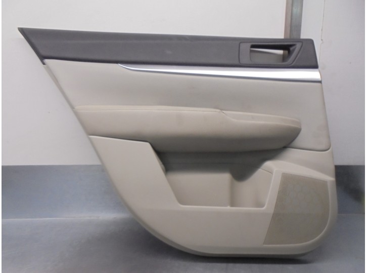 Recambio de guarnecido puerta trasera izquierda para subaru legacy kombi/outback b14 2.0 cat referencia OEM IAM S73508410 94222A