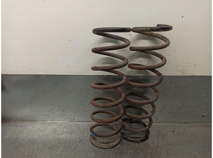 Replacement suspension spring for Ford Focus III Turnier 1.5 TDCi OEM IAM reference 