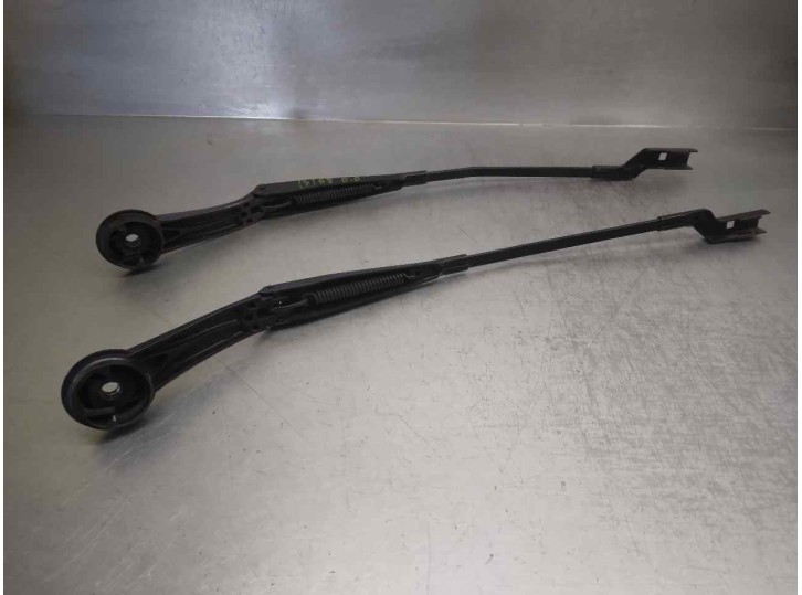 Replacement front right wiper arm for Ford Focus Lim. 1.0 EcoBoost CAT OEM IAM reference BM5117526AC BM5117526BC 