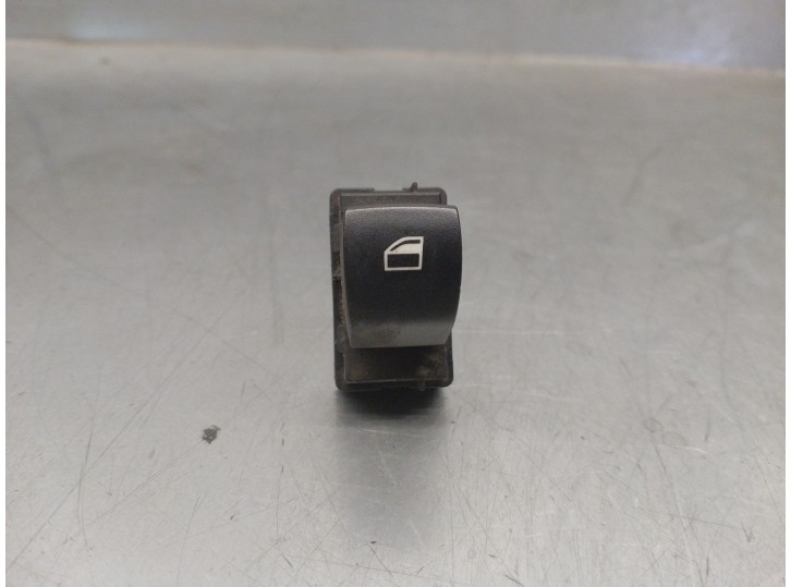 Recambio de mando elevalunas delantero derecho para bmw serie 5 berlina (e60) 3.0 turbodiesel cat referencia OEM IAM 6922244 159