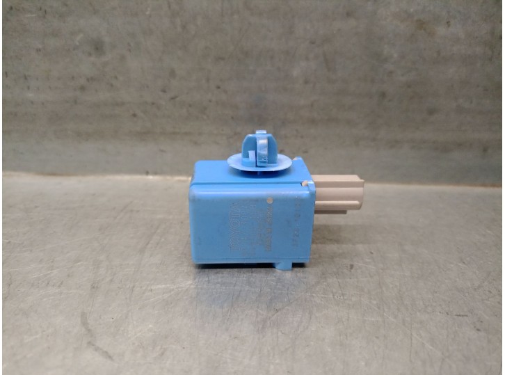 Recambio de rele para toyota c-hr (_x1_) 1.8 hybrid (zyx10_, zyx11_) referencia OEM IAM 8974730040  0689004580 DENSO