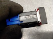 Replacement of hazard warning switch for Seat Tarraco (KN2) 1.5 16V TSI ACT OEM IAM reference 5FJ953509 