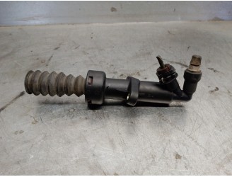 Replacement clutch slave cylinder for Citroën C5 sedan 1.8 cat (6FZ / EW7J4) OEM IAM reference 9681495580 