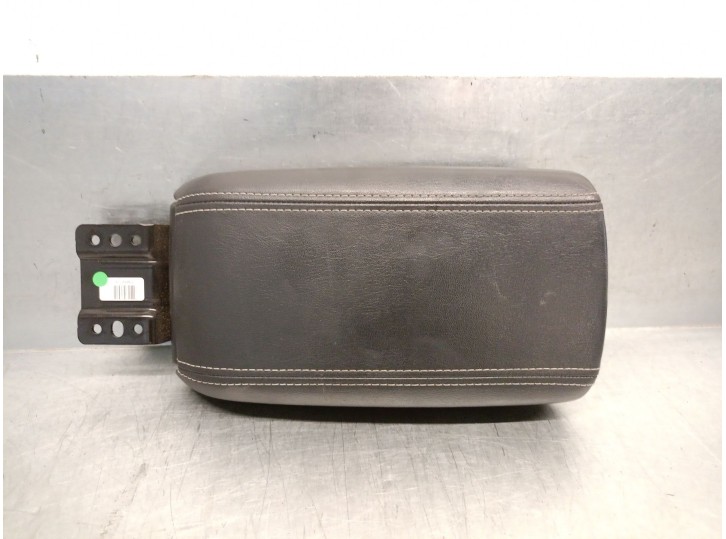 Recambio de apoyabrazos central para jeep compass (mp, m6, mv, m7) 1.3 referencia OEM IAM 13052770  