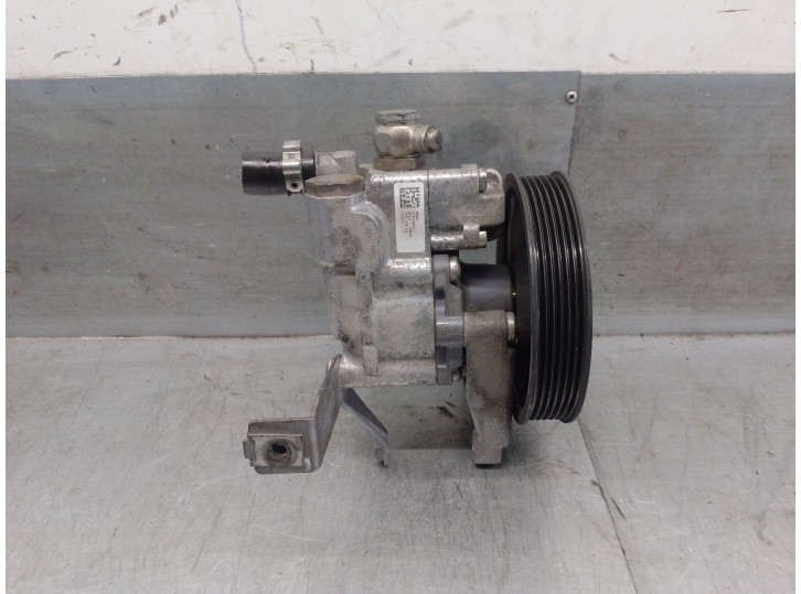 Recambio de bomba servodireccion para bmw 5 (e60) 525 d referencia OEM IAM 678148602 32416781486 