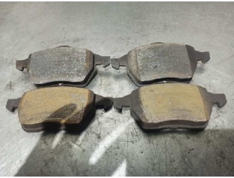Replacement brake pads for Audi A4 Avant (8E5) 2.5 V6 24V TDI OEM IAM reference 
