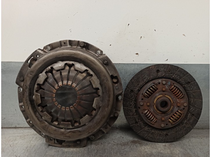 Recambio de kit embrague para daewoo lanos 1.5 cat referencia OEM IAM 96183980  VALEO