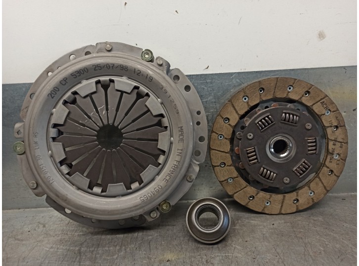 Replacement clutch kit for Volvo series 440 OEM IAM reference 120015130 120015130 LUK