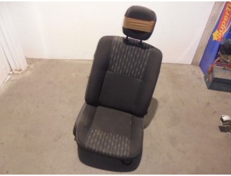 Recambio de asiento delantero derecho para dacia sandero ambiance referencia OEM IAM  TELA NEGRA Y GRIS 5 PUERTAS