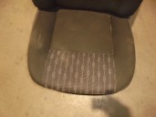 Recambio de asiento delantero derecho para dacia sandero ambiance referencia OEM IAM  TELA NEGRA Y GRIS 5 PUERTAS