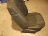 Recambio de asiento delantero derecho para dacia sandero ambiance referencia OEM IAM TELA NEGRA Y GRIS 5 PUERTAS