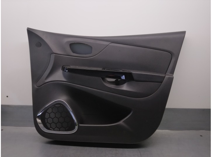 Recambio de guarnecido puerta delantera derecha para renault captur 1.5 dci diesel fap energy referencia OEM IAM 809002801R 