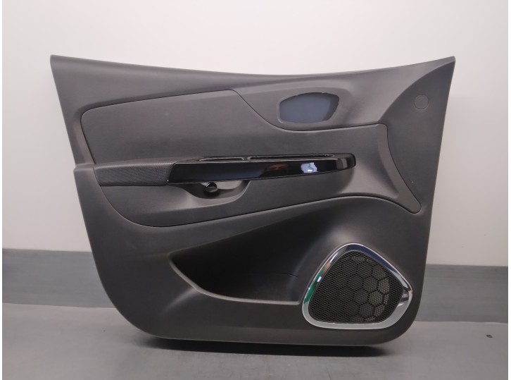 Recambio de guarnecido puerta delantera izquierda para renault captur 1.5 dci diesel fap energy referencia OEM IAM 809018475R 