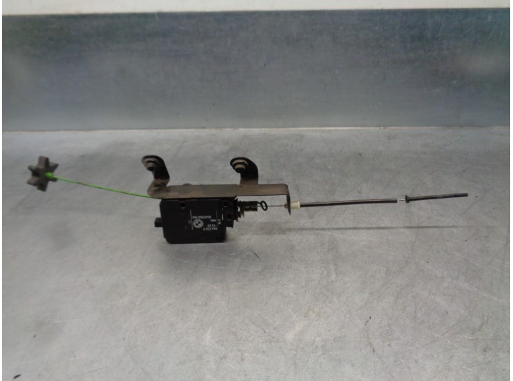 Recambio de motor tapa deposito combustible para bmw serie 5 berlina (e60) 530d referencia OEM IAM 67116923975 