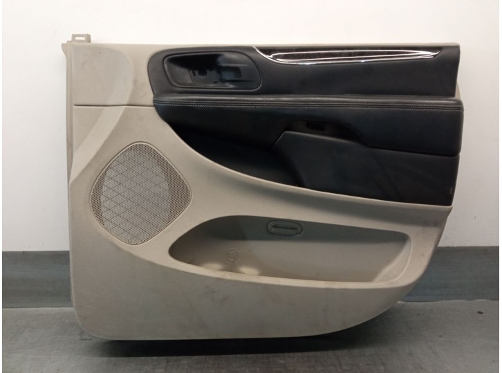 Recambio de guarnecido puerta delantera derecha para lancia voyager monospace (404_) 2.8 crd (rt, 53) referencia OEM IAM 1VQ06BD