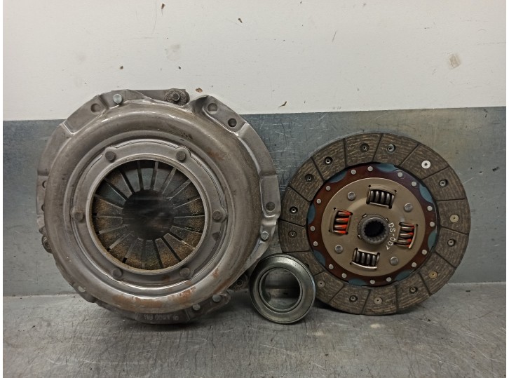 Replacement clutch kit for Suzuki Samurai (SJ) OEM IAM reference 118009310 318010360 LUK