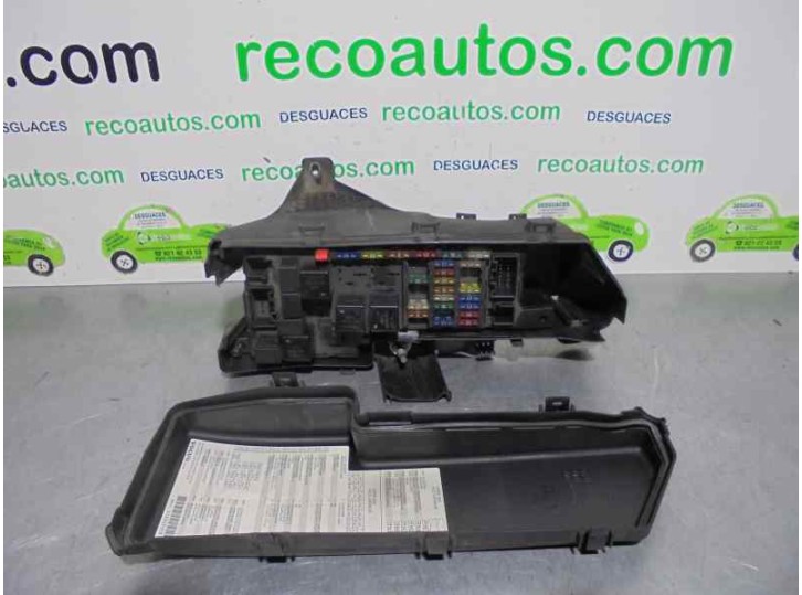 Recambio de caja reles / fusibles para volvo v70 familiar 2.3 20v turbo cat referencia OEM IAM 9494210 