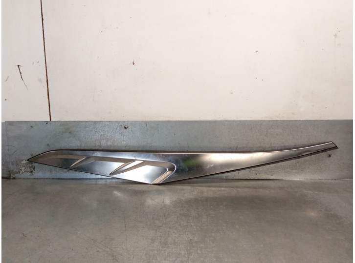 Recambio de molduras traseras para hyundai tucson hybrid referencia OEM IAM 87850N7000 87850N7000 