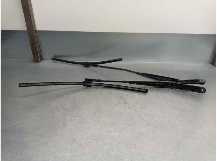 Replacement front right wiper arm for Volkswagen Golf V sedan (1K1) Conceptline (E) OEM IAM reference 