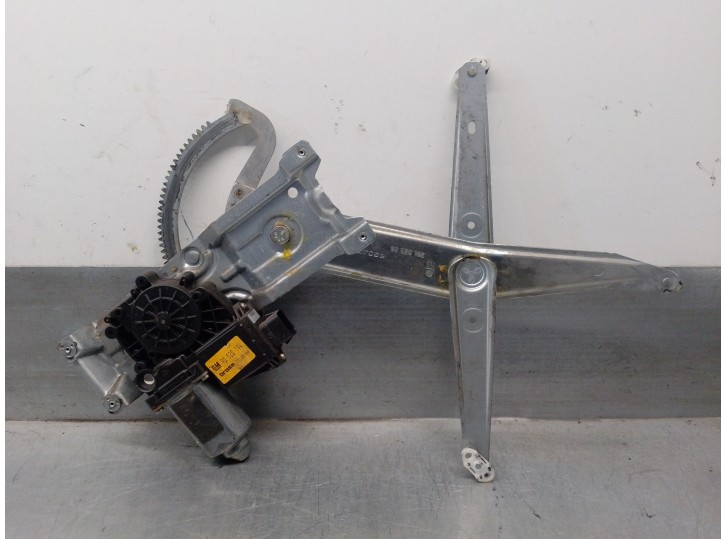 Recambio de elevalunas delantero derecho para opel corsa b 1.4 cat (2h6) referencia OEM IAM 90520192 6 PINES 5 PUERTAS