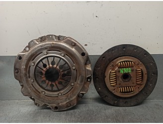 Recambio de kit embrague para renault trafic caja cerrada (ab 4.01) 1.9 diesel referencia OEM IAM 7711368146 700559 VALEO