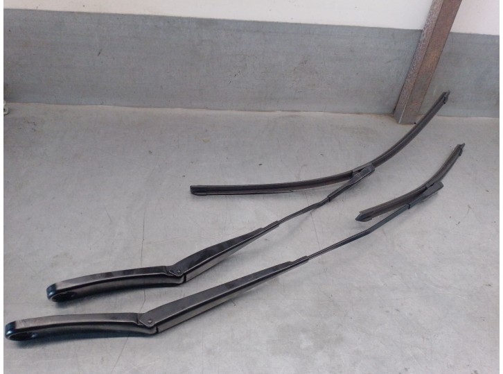 Recambio de brazo limpia delantero derecho para bmw x1 (f48) sdrive 16 d referencia OEM IAM 7360515 61615A27D68 