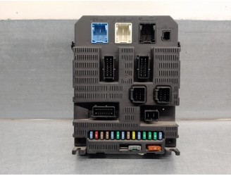 Replacement relay / fuse box for Citroën C4 Sedan 1.6 16V HDi OEM IAM reference 9663576480 