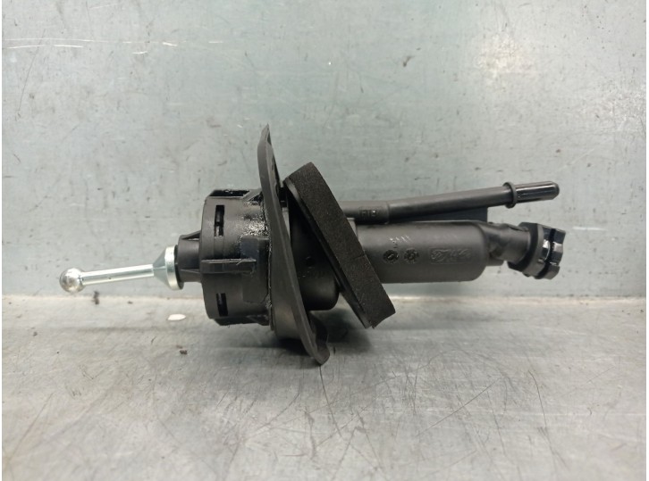 Recambio de bombin embrague para volvo v40 hatchback (525) d2 referencia OEM IAM BV617A542AB 31325386 