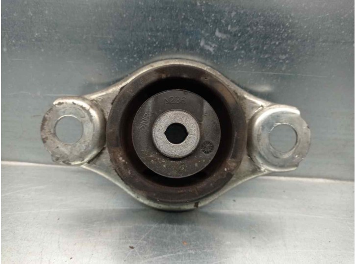 Replacement of left engine mount for Ford Ka (CCU) 1.3 TDCi CAT OEM IAM reference 51792760 