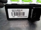 Replacement front right window regulator switch for Hyundai i40 1.7 CRDi CAT OEM IAM reference 935763Z000 