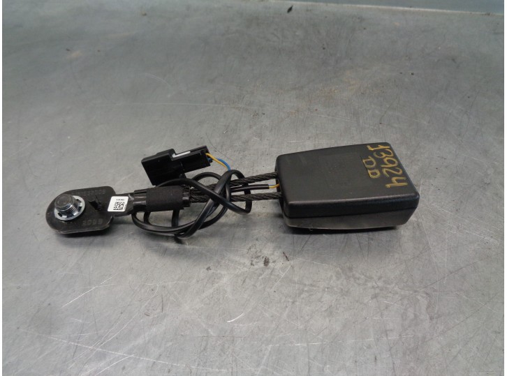 Recambio de enganche cinturon delantero derecho para chevrolet cruze 1.8 cat referencia OEM IAM 13251198  