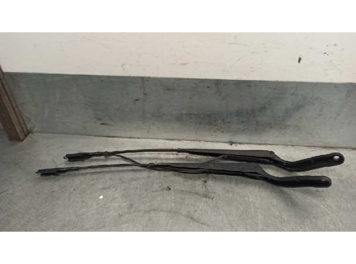 Recambio de brazo limpia delantero derecho para volkswagen crafter caja cerrada 2.0 tdi referencia OEM IAM 9062600098  