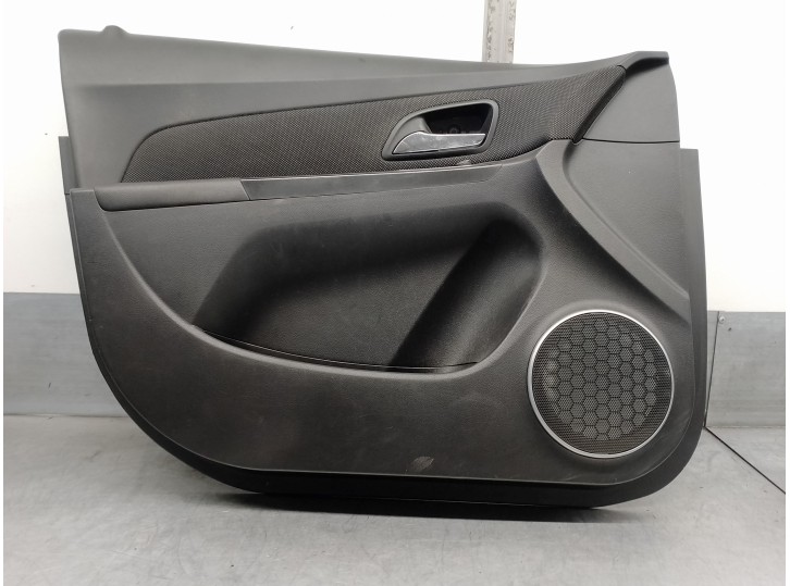 Recambio de guarnecido puerta delantera izquierda para chevrolet cruze 1.6 cat referencia OEM IAM 95184270 5 PUERTAS