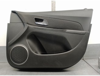 Recambio de guarnecido puerta delantera derecha para chevrolet cruze 1.6 cat referencia OEM IAM 95184278  5 PUERTAS