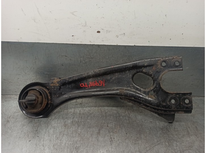 Recambio de brazo suspension inferior trasero derecho para kia carens (un) 2.0 crdi referencia OEM IAM 552801D000  