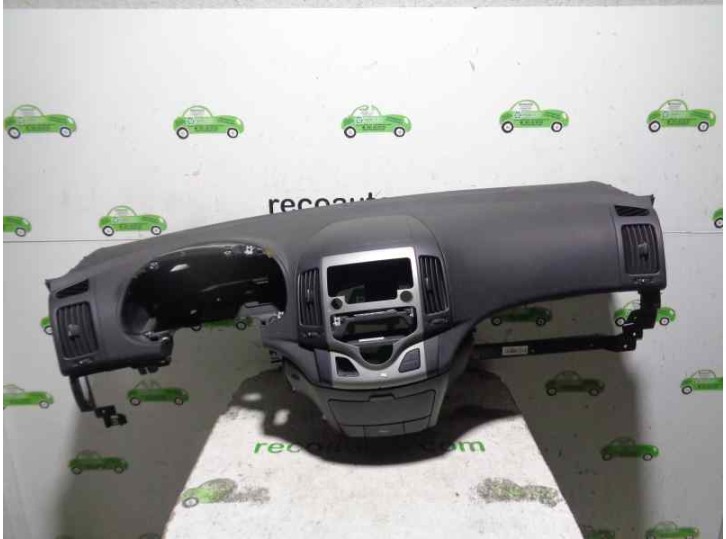Recambio de salpicadero para hyundai i30 1.4 cat referencia OEM IAM 847112R000 NEGRO 
