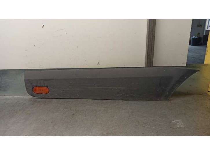 Recambio de molduras traseras para volkswagen crafter caja cerrada 2.0 tdi referencia OEM IAM A9066901682  