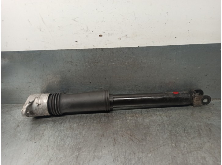 Recambio de amortiguador trasero derecho para kia carens (un) 2.0 crdi referencia OEM IAM 553111D020  