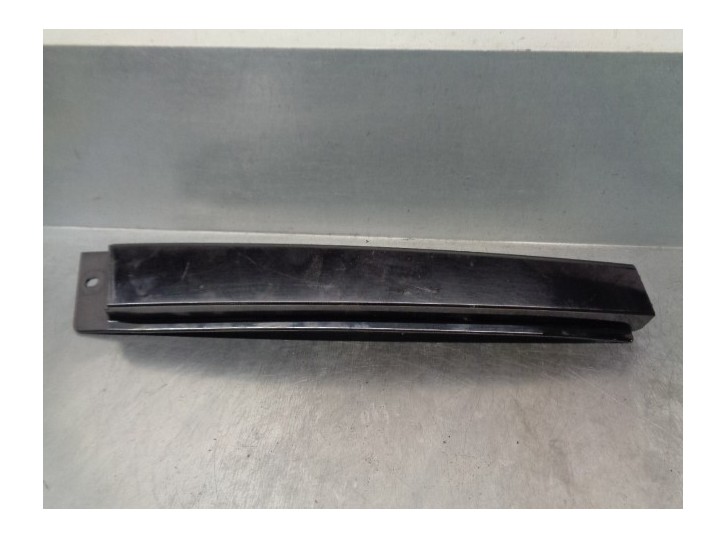 Recambio de molduras delanteras para seat mii (kf1) 1.0 referencia OEM IAM 1S4853289B  