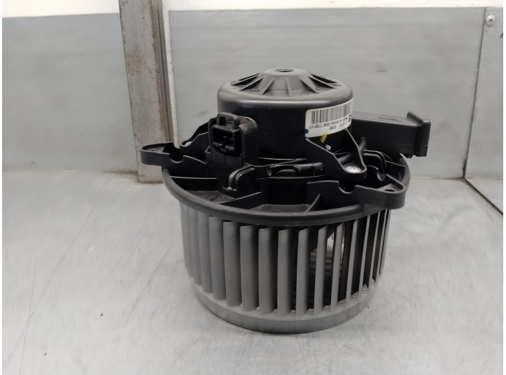 Recambio de motor calefaccion para chevrolet cruze 1.6 cat referencia OEM IAM 52427102  