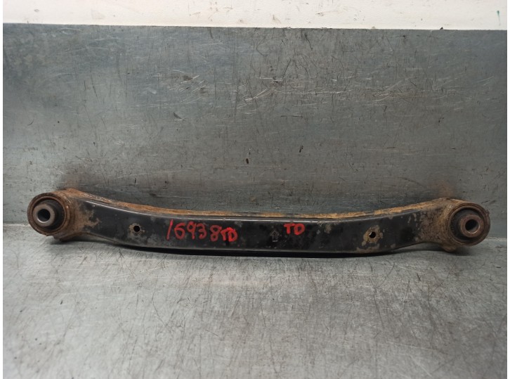 Recambio de brazo suspension superior trasero derecho para kia carens (un) 2.0 crdi referencia OEM IAM 551001D000  